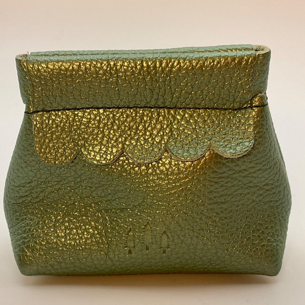 Portland Leather Goods Metallic Green Scalloped Leather Coin Purse Penny Pouch - Picture 3 of 11